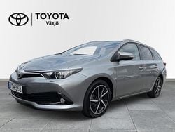 Ljusgrå (grå) Begagnad 2017 Toyota Auris Touring Sports Edition Kombi | 179 000 kr (Marknadspris)