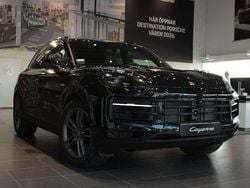 Svart (chromite black metallic) Ny 2025 Porsche Cayenne SUV | 1 425 800 kr (Superpris)