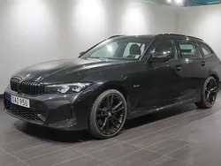 Svart Begagnad 2022 BMW 330e M Sport Kombi | 429 800 kr