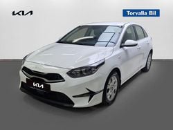 Vit Begagnad 2022 Kia Ceed Halvkombi | 189 900 kr (Bra pris)