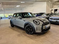 Grå (moonwalk grey metallic) Begagnad 2022 Mini Cooper S Halvkombi | 259 800 kr (Marknadspris)