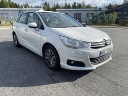 Vit Begagnad 2013 Citroën C4 Halvkombi | 75 000 kr (Bra pris)