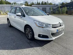 Vit Begagnad 2013 Citroën C4 Halvkombi | 75 000 kr (Bra pris)