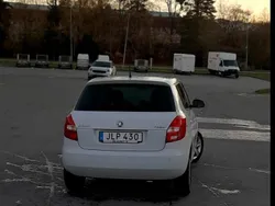 Vit Begagnad 2015 Skoda Fabia Ambiente Halvkombi | 66 000 kr (Marknadspris)