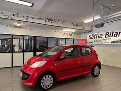 Röd Begagnad 2008 Peugeot 107 Halvkombi | 29 900 kr (Marknadspris)