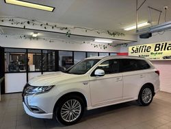 Vit Begagnad 2018 Mitsubishi Outlander P-HEV SUV | 219 900 kr (Marknadspris)
