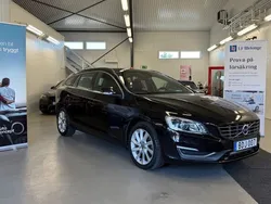Svart Begagnad 2014 Volvo V60 Kombi | 153 900 kr (Marknadspris)