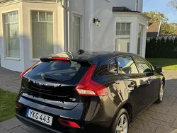 Svart Begagnad 2017 Volvo V40 Kinetic Kombi | 120 000 kr (Bra pris)