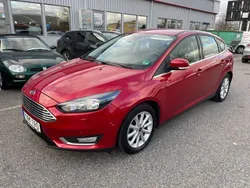 Röd Begagnad 2017 Ford Focus Titanium Halvkombi | 132 900 kr (Marknadspris)