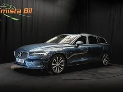 Mörkblå Begagnad 2021 Volvo V60 Kombi | 244 400 kr (Marknadspris)