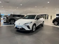 Vit (white) Begagnad 2023 MG MG4 EV Luxury Halvkombi | 289 900 kr