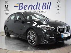 Svart Begagnad 2022 BMW 120 M Sport Halvkombi | 329 500 kr (Lite dyr)