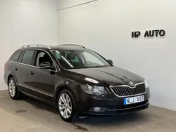 Mörkbrun (brun) Begagnad 2013 Skoda Superb Ambition Kombi | 84 900 kr (Marknadspris)