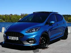 Blå Begagnad 2019 Ford Fiesta Performance Edition Halvkombi | 219 900 kr