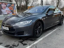 Grå Begagnad 2015 Tesla Model S Sedan | 180 000 kr (Lite dyr)