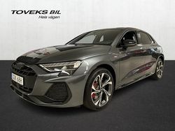 Daytonagrå pärleffekt Ny 2025 Audi A3 Sportback e-tron S-Line Halvkombi | 479 900 kr (Marknadspris)