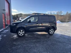 Svart Begagnad 2021 Citroën Berlingo Minibuss | 296 598 kr