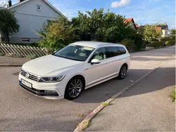 Vit Begagnad 2017 VW Passat R-line Kombi | 165 000 kr (Marknadspris)