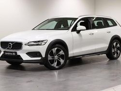 Vit Begagnad 2019 Volvo V60 CC Momentum Kombi | 319 000 kr (Lite dyr)