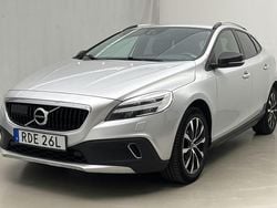 Silver Begagnad 2019 Volvo V40 CC Pro Kombi | 199 800 kr (Bra pris)