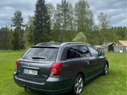 Grå Begagnad 2007 Toyota Avensis Kombi | 42 000 kr (Dyr)