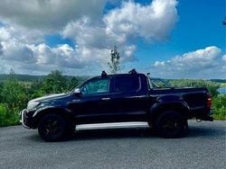 Svart Begagnad 2014 Toyota HiLux Pickup | 205 000 kr (Marknadspris)