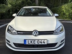 Vit Begagnad 2014 VW Golf VII Halvkombi | 95 000 kr (Marknadspris)
