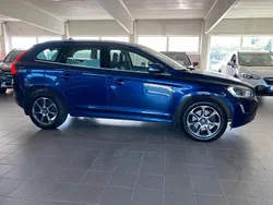 Blå Begagnad 2015 Volvo XC60 Momentum SUV | 179 000 kr (Marknadspris)