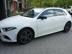 Vit Begagnad 2023 Mercedes A250 AMG Halvkombi | 339 490 kr (Marknadspris)