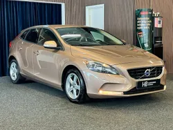 Brun Begagnad 2013 Volvo V40 Kinetic Kombi | 129 900 kr (Marknadspris)