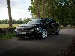 Svart Begagnad 2022 VW Arteon R-line Kombi | 299 000 kr (Marknadspris)