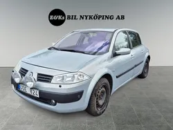 Ljusgrå Begagnad 2003 Renault Mégane II Halvkombi | 21 900 kr (Marknadspris)