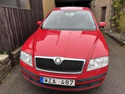 Röd Begagnad 2006 Skoda Octavia Halvkombi | 33 000 kr (Marknadspris)