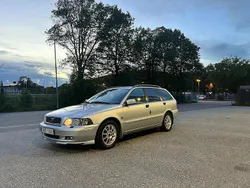 Ljusgrå Begagnad 2004 Volvo V40 Kombi | 19 900 kr (Marknadspris)