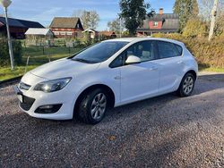 Vit Begagnad 2015 Opel Astra Enjoy Halvkombi | 30 000 kr (Lite dyr)