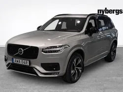 Ljusgrå (grå) Begagnad 2023 Volvo XC90 Plus SUV | 599 000 kr (Marknadspris)