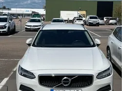 Vit Begagnad 2019 Volvo V90 Momentum Kombi | 185 000 kr (Bra pris)