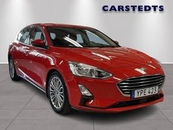 Röd Begagnad 2018 Ford Focus Titanium Halvkombi | 139 900 kr (Marknadspris)
