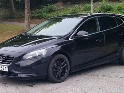 Svart Begagnad 2014 Volvo V40 Momentum Kombi | 110 000 kr (Bra pris)