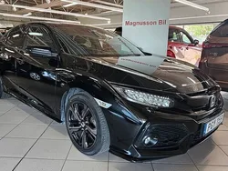 Svart (svart metallic ) Begagnad 2017 Honda Civic Sport Halvkombi | 169 000 kr (Marknadspris)