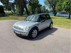 Grå Begagnad 2002 Mini Cooper Halvkombi | 29 000 kr (Marknadspris)