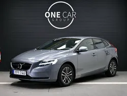 Grå Begagnad 2017 Volvo V40 Momentum Kombi | 169 700 kr (Marknadspris)