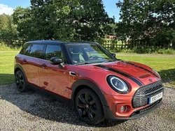 Röd Begagnad 2022 Mini Cooper S Clubman Kombi | 269 500 kr (Marknadspris)