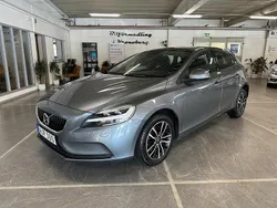 Grå Begagnad 2018 Volvo V40 Business Edition Kombi | 159 900 kr (Marknadspris)