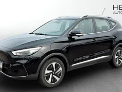 Svart (black) Begagnad 2022 MG ZS Luxury Sedan | 259 900 kr (Bra pris)