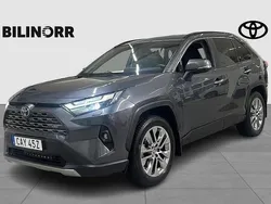 Mörkgrå Begagnad 2022 Toyota RAV4 Hybrid Executive SUV | 409 900 kr (Marknadspris)