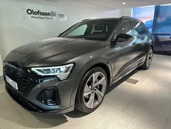 Grå Begagnad 2023 Audi Q8 e-tron S-Line SUV | 759 900 kr (Bra pris)