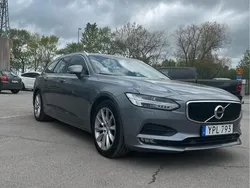 Grå Begagnad 2019 Volvo V90 Momentum Kombi | 194 500 kr (Marknadspris)