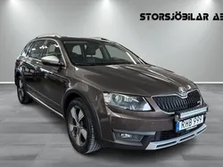 Mörkbrun Begagnad 2016 Skoda Octavia Scout Kombi | 174 000 kr (Marknadspris)