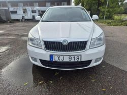 Vit Begagnad 2012 Skoda Octavia Elegance Kombi | 44 900 kr (Marknadspris)